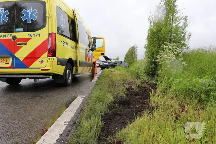 Auto slaat over de kop na ongeval