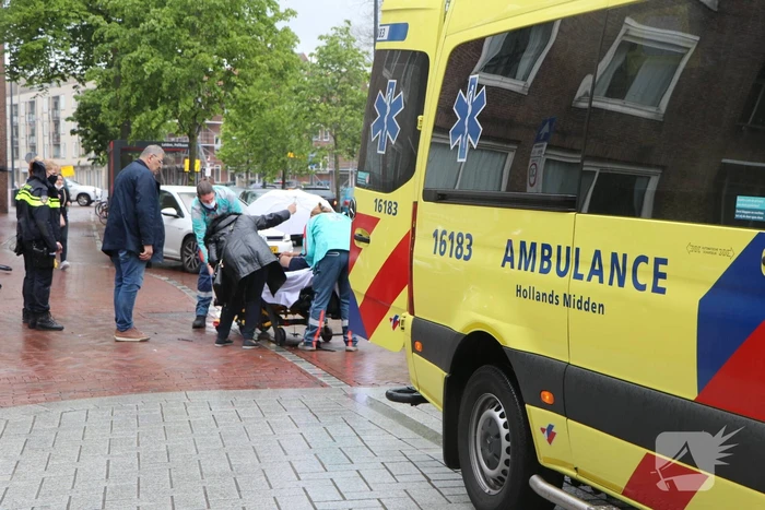 Gewonde bij ongeval tussen snorfiets en auto