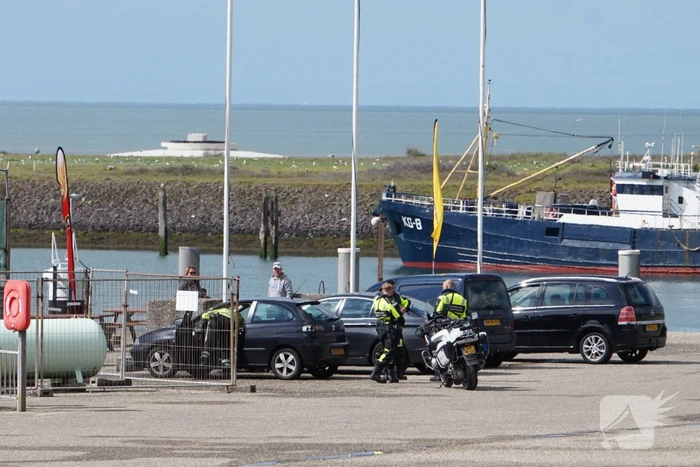 Illegale vissers aangehouden bij stormvloedkering
