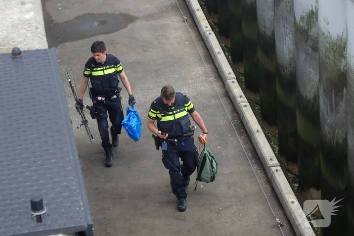 Illegale vissers aangehouden bij stormvloedkering