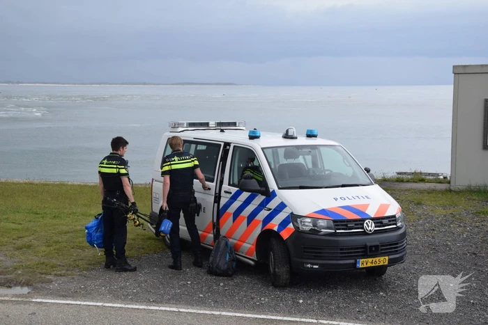 Illegale vissers aangehouden bij stormvloedkering