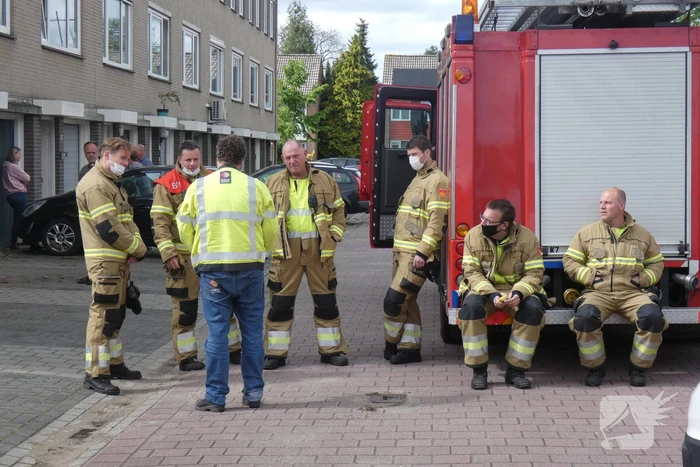 Brandweer verricht onderzoek naar gaslucht