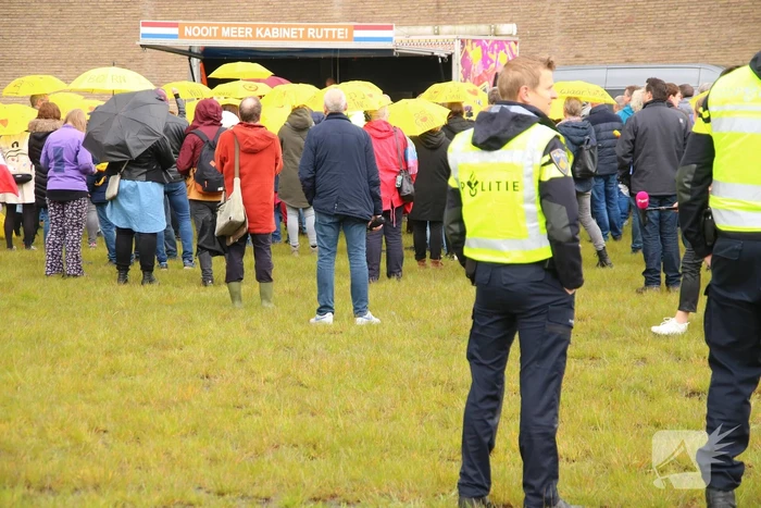 Demonstranten demonsteren tegen kabinetsbeleid