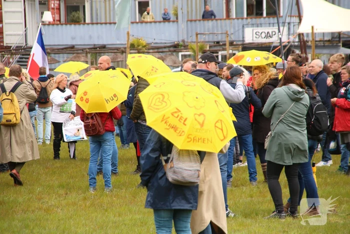 Demonstranten demonsteren tegen kabinetsbeleid