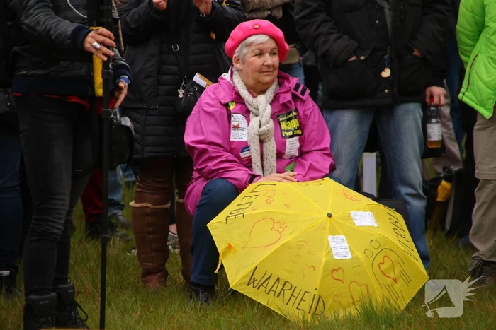 Demonstranten demonsteren tegen kabinetsbeleid
