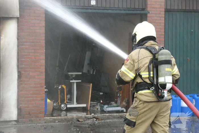 Meerdere schuren verwoest door uitslaande brand