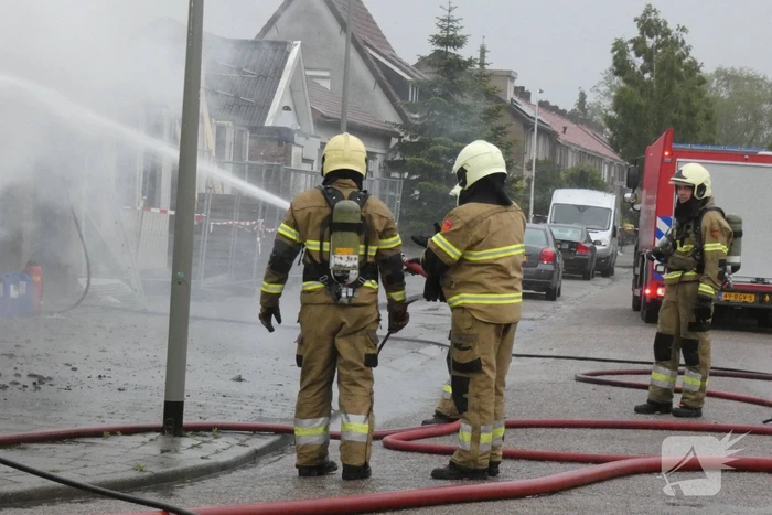 Meerdere schuren verwoest door uitslaande brand
