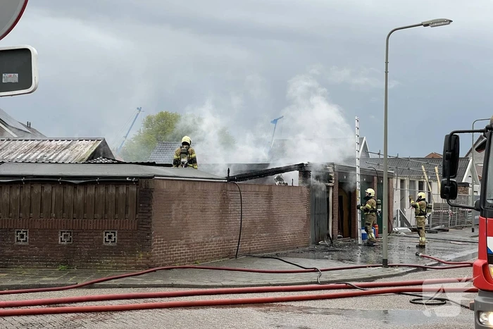 Meerdere schuren verwoest door uitslaande brand
