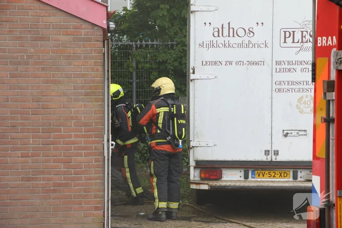 Enorme rookwolken bij brand Athos Klokkenfabriek