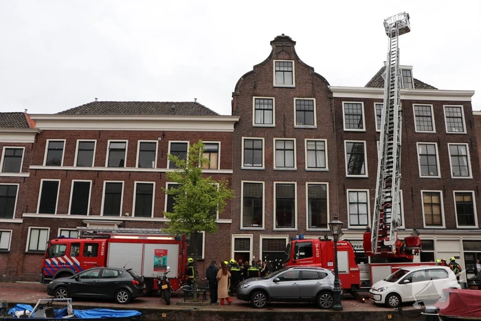 Brand op dak van woning