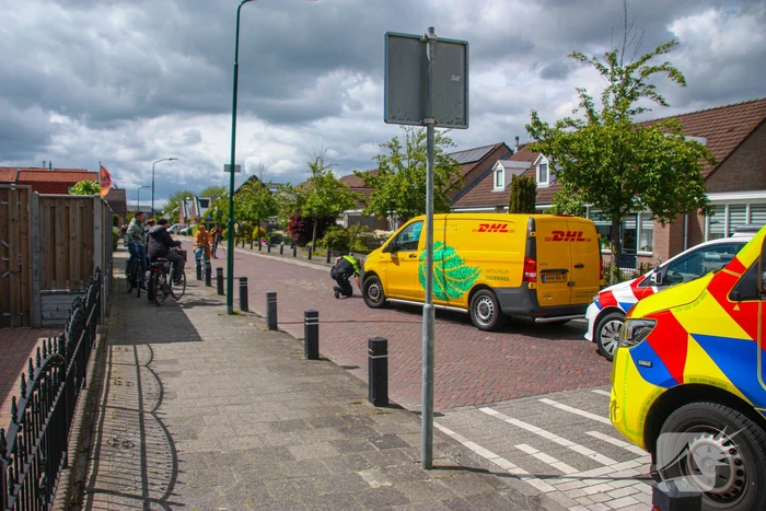 DHL-bus botst op meisje met step