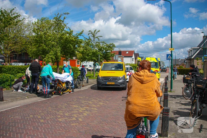 DHL-bus botst op meisje met step
