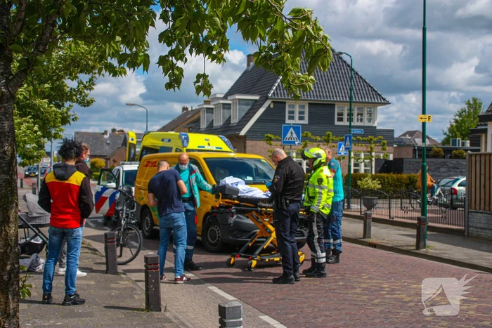 DHL-bus botst op meisje met step