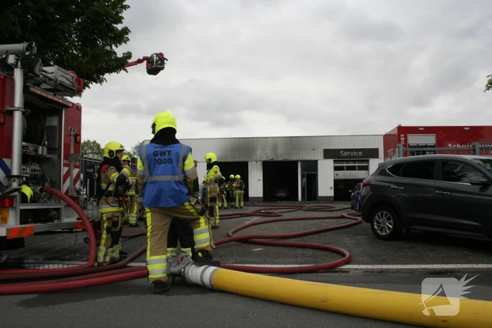 Grote brand in Citroën-garage Visscher PGH Tiel