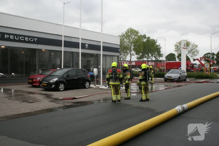 Grote brand in Citroën-garage Visscher PGH Tiel
