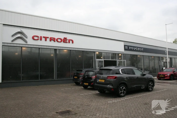 Grote brand in Citroën-garage Visscher PGH Tiel