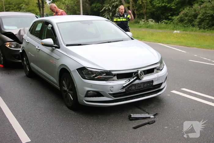Ongeval tussen drie voertuigen
