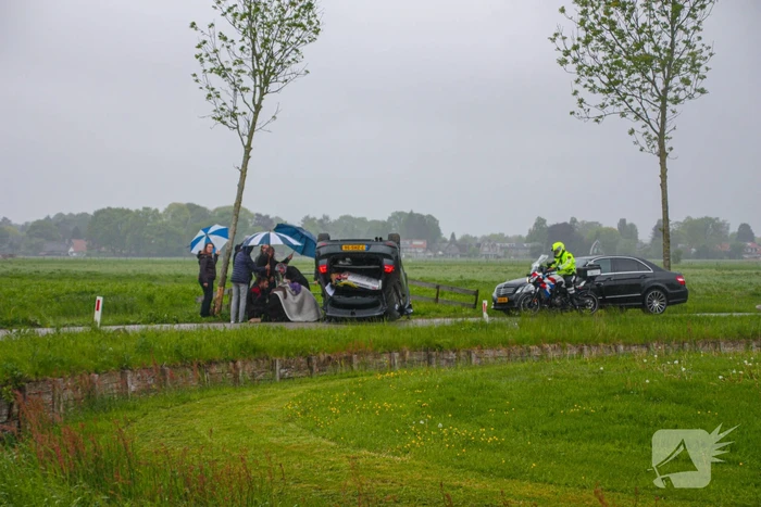 Gewonden nadat auto over de kop slaat