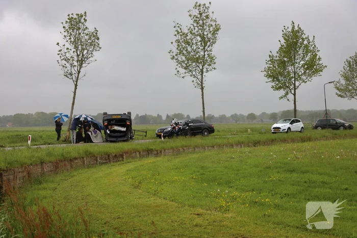 Gewonden nadat auto over de kop slaat