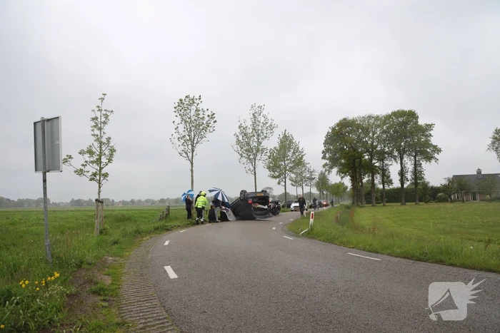 Gewonden nadat auto over de kop slaat