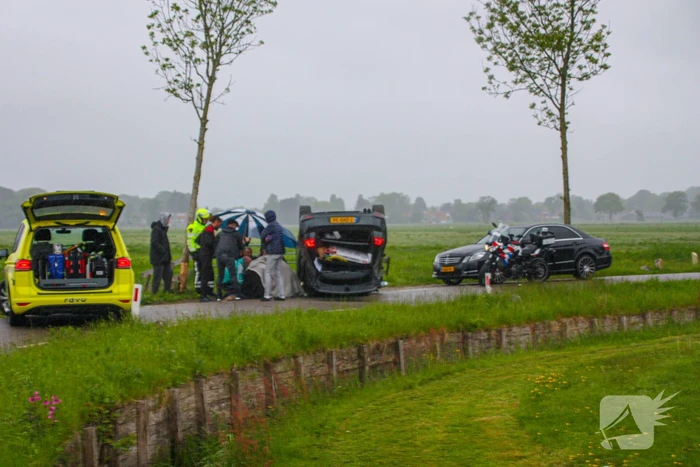 Gewonden nadat auto over de kop slaat