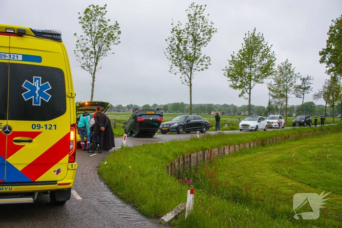 Gewonden nadat auto over de kop slaat