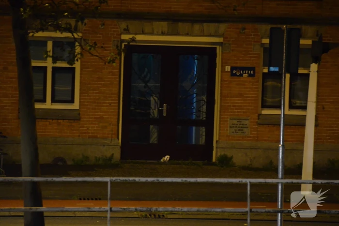 Politiebureau afgezet na vondst verdacht pakket