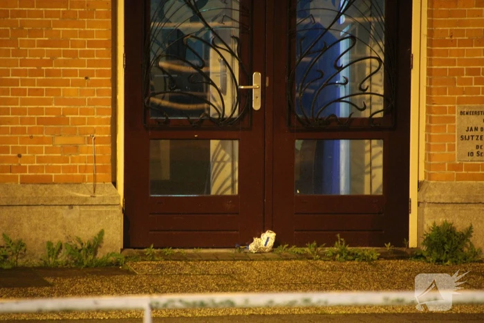Politiebureau afgezet na vondst verdacht pakket