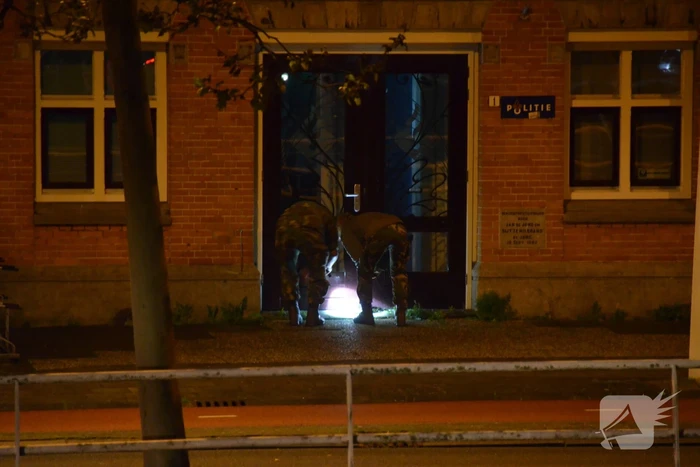 Politiebureau afgezet na vondst verdacht pakket