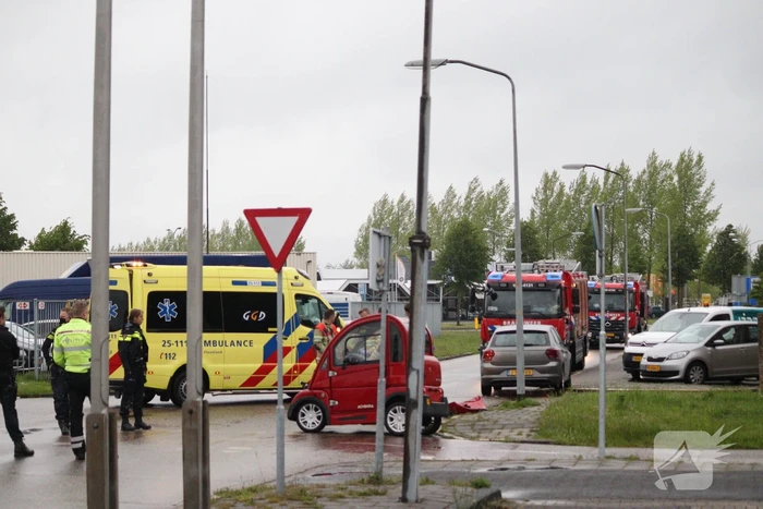 Brommobiel botst op personenauto
