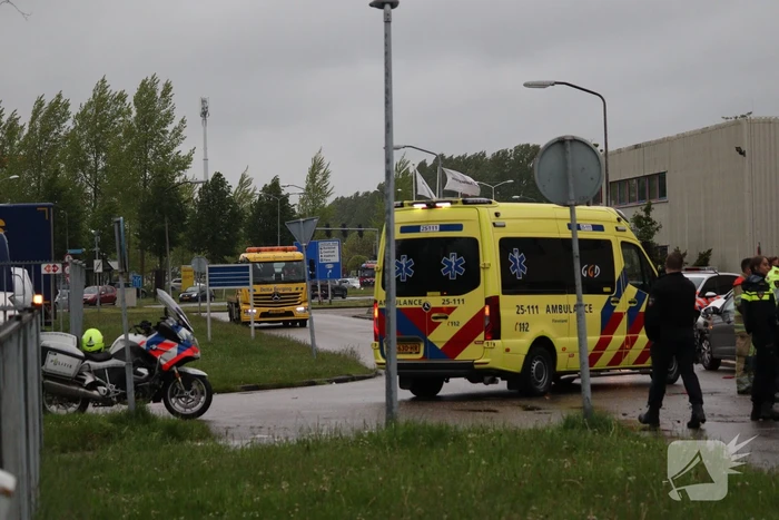Brommobiel botst op personenauto