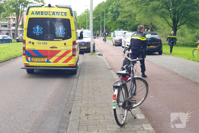 Jonge fietser geschept bij oversteekplaats