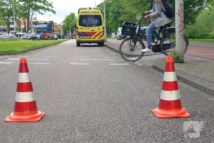 Jonge fietser geschept bij oversteekplaats