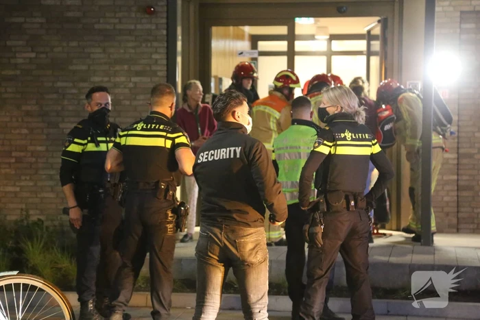 Brandweer blust brand in Laborhuis