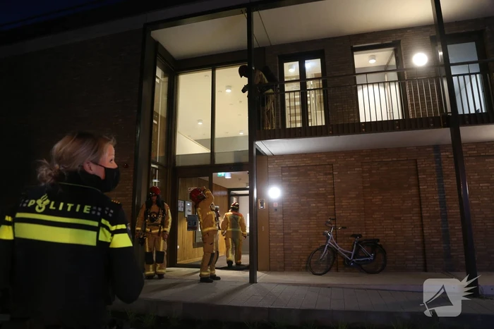 Brandweer blust brand in Laborhuis