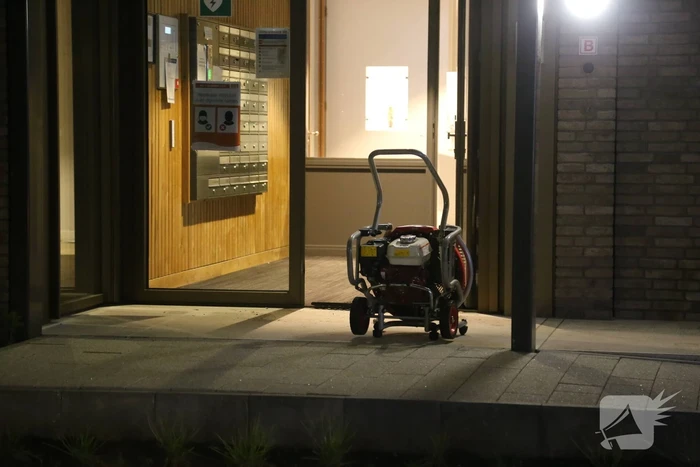 Brandweer blust brand in Laborhuis