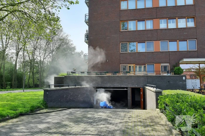Veel rook bij brand in parkeergarage