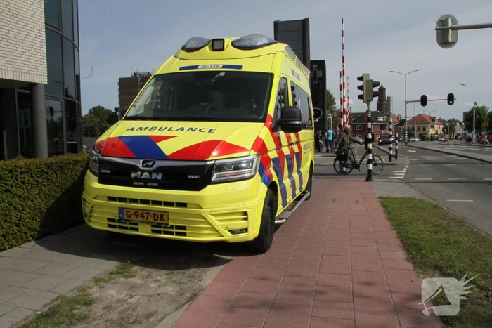 Vrouw op fiets gewond bij eenzijdig ongeval
