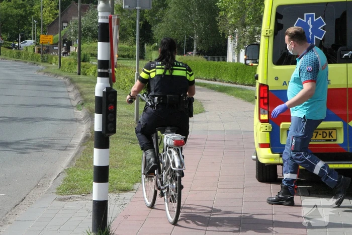 Vrouw op fiets gewond bij eenzijdig ongeval