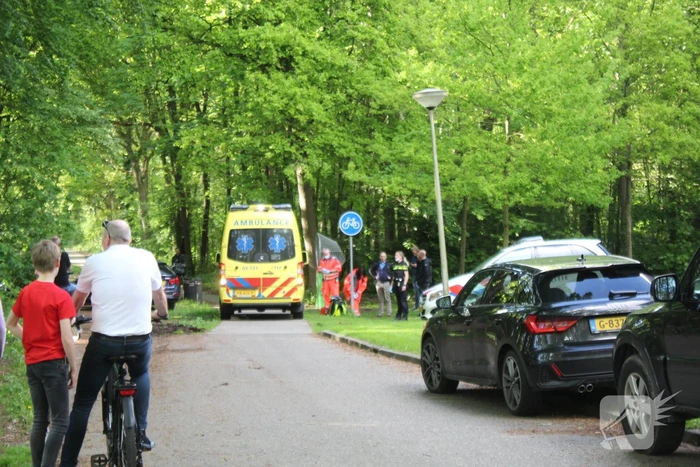 Fietser gewond bij botsing met slagboom