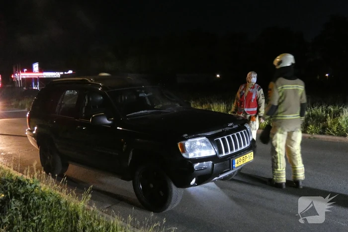 Auto vliegt spontaan in brand na pech