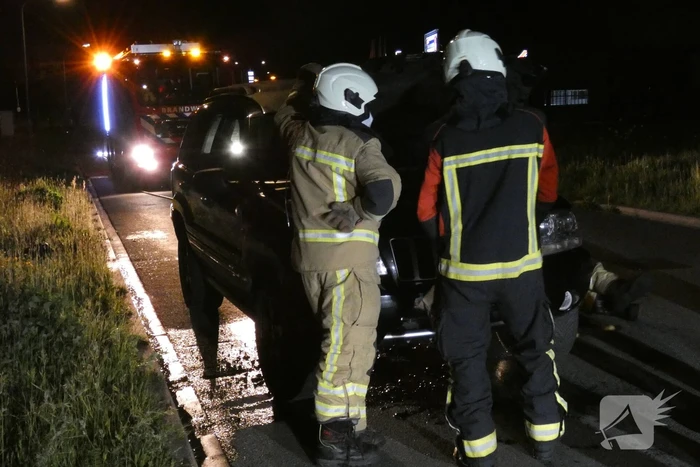 Auto vliegt spontaan in brand na pech
