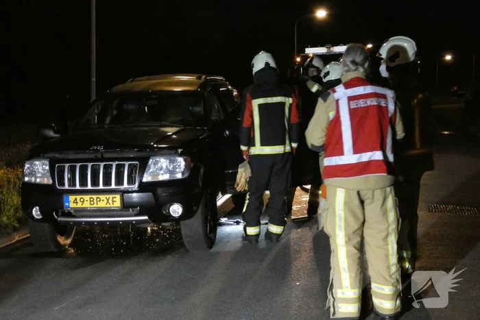 Auto vliegt spontaan in brand na pech
