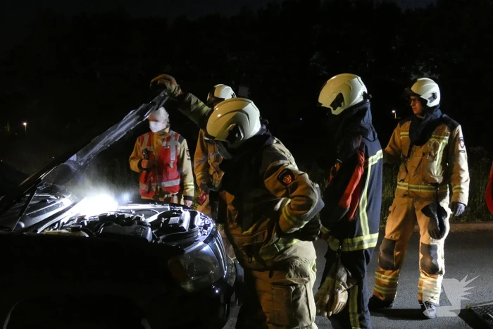 Auto vliegt spontaan in brand na pech