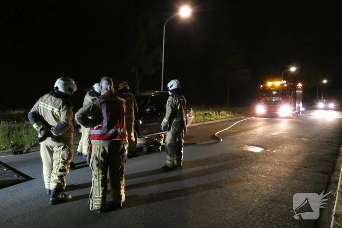 Auto vliegt spontaan in brand na pech