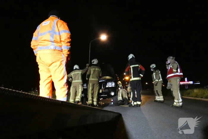 Auto vliegt spontaan in brand na pech