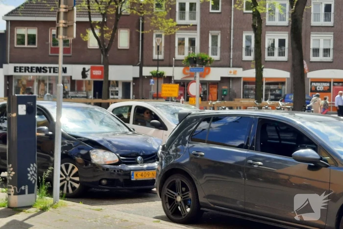 Schade bij ongeval tussen twee voertuigen