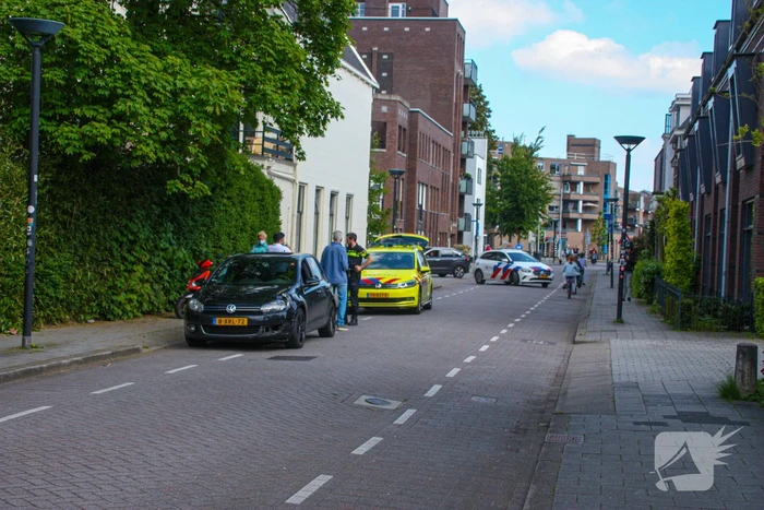 Schade na botsing tussen scooter en auto