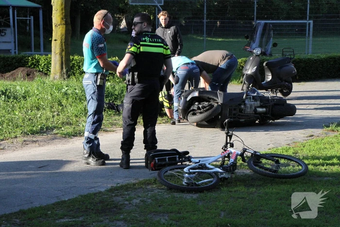 Persoon gewond na val met motorscooter