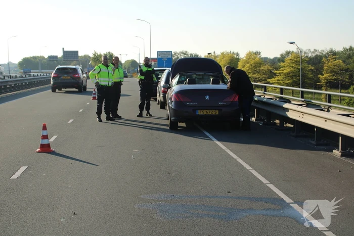 Schade bij ongeval tussen drie voertuigen